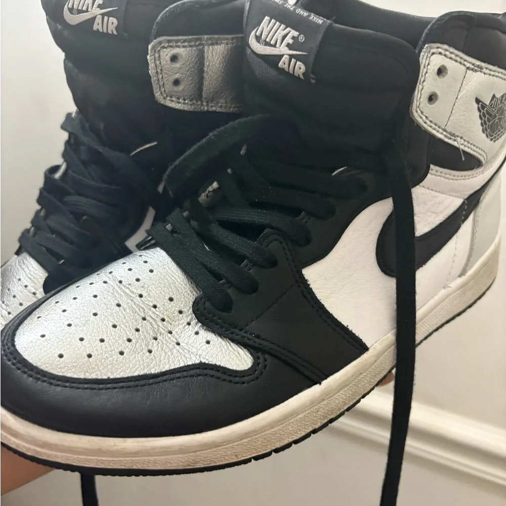 Nike Men's Black and Silver Sneakers - Picture 3 of 9